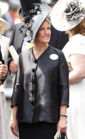 Sofia, Condesa of Wessex asistió a la carrera del Royal Ascot con este sombrero tan estético como extraño.