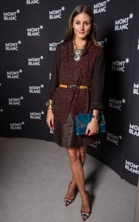 Olivia Palermo presume un look conservador pero femenino, si eres delgada, puedes darte el lujo de combinar diversas texturas como ella.