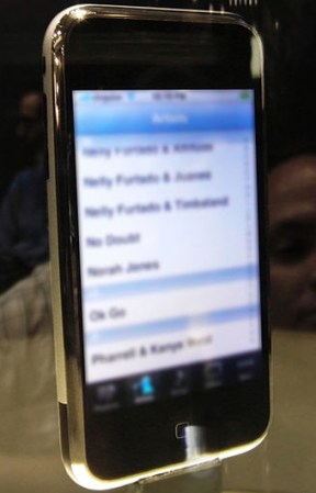 En el 2007 Apple revoluciona el mundo móvil con su innovador iPhone.