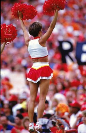 En 1991 las chicas de los Kansas City Chiefs apoyaban alegremente a su equipo.