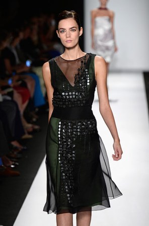 Transparencias y brillos. Una combinación infalible para tu sensualidad en esta temporada 2013-2014.