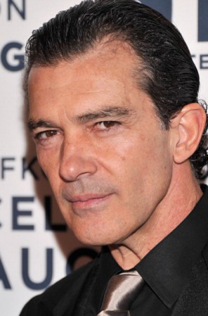 El guapísimo Antonio Banderas, nació en 1960 y es Rata. Debe cuidarse mucho el físico, y no dejar de hacer ejercicio para la salud ¡Este roedor debe abandonar el sedentarismo y salir a recorrer las alcantarillas!