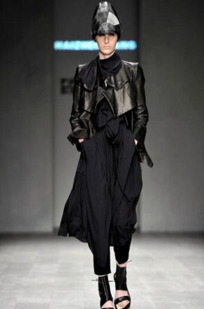 También, durante el show de The Fashion Fringe en Londres, se vieron estas excentricidades.