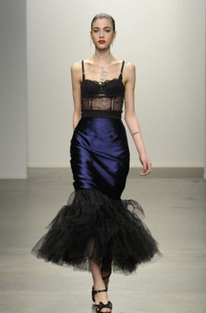 Vestido con corset + transparencias. Un nuevo básico, que subirá la temperatura de las galas este invierno ¿Te atreves?