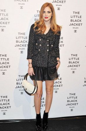 Chiara Ferragni optó por un modelo más largo y suelto, perfecto para las que prefieren evitar las prendas ajustadas.