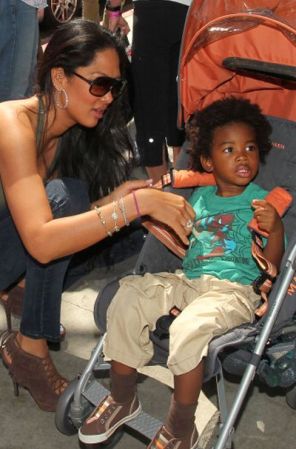 Otro referente de MAMÁ TAURINA, Kimora Lee. Tauro es un signo de tierra, lo que las hace mamás súper conscientes del valor de las cosas, son consumidoras muy ahorrativas y saben cómo crear maravillas con poco. Y tú mamá taurina ¿te sientes reflejada?