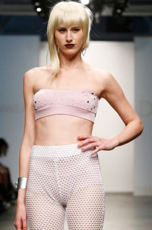 En la Semana de la Moda de Nueva York, se presentó esta opción de panties sobre la parte inferior del bikini.