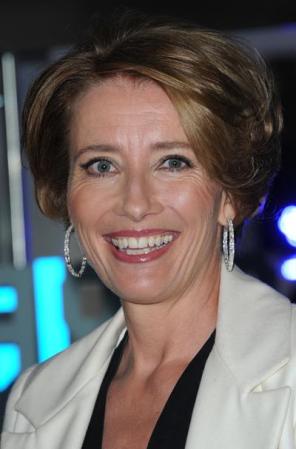 Emma Thompson se siente bien consigo misma y luce su edad sin preocupaciones.