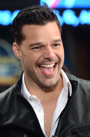 Ricky Martin tiene varios talismanes que le acompañan en el escenario, entre ellos una pulsera bendecida por el Dalai Lama, un buda de crital que lleva en su bolsillo, y la cábala de iniciar siempre sus giras en Puerto Rico.