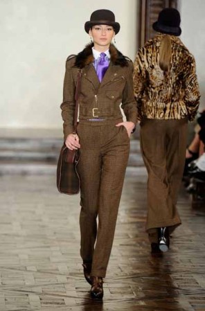 Los trajes sastre están de vuelta. Los coordinados de la temporada serán con pantalón y chaquetas, siempre con cinturón, detalles mullidos y bolsillos destacados.
