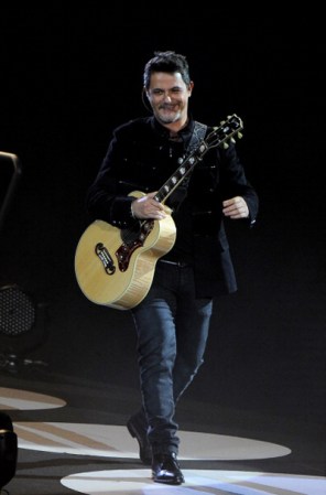 Alejandro Sanz viene con todo a Latin GRAMMY porque además de estar nominado, acaba de confirmar que será uno de los que cantará durante el show.