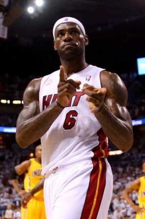 MIAMI, FL - MAY 22: El Heat de Miami derrota espectacularmente a los Peacers de Indiana en tiempo extra 103-102 con soberbia canasta de Lebron James.