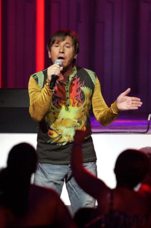 Ricardo Montaner interpreta una de sus baladas en 2006.
