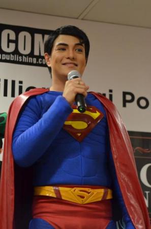 Herbert Chávez, el joven que se dejó una fortuna para ser Superman.