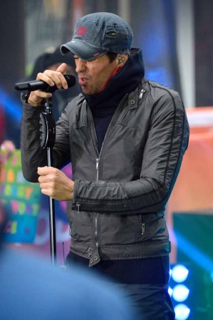 Enrique Iglesias subió la temperatura de sus fans.