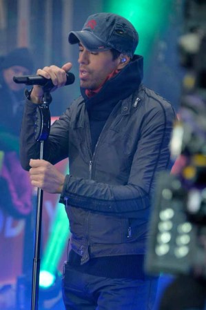 Enrique Iglesias subió la temperatura de sus fans.