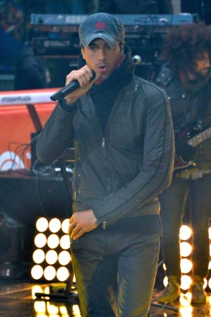 Enrique Iglesias subió la temperatura de sus fans.
