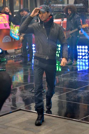 Enrique Iglesias subió la temperatura de sus fans.