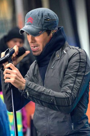 Enrique Iglesias subió la temperatura de sus fans.