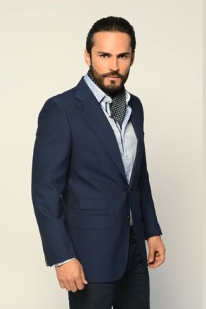Fabián Rios como Tomás