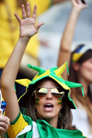 La fiesta del mundial es color, baile y bellezas. Aquí las fans más bellas de este mundial 2014.