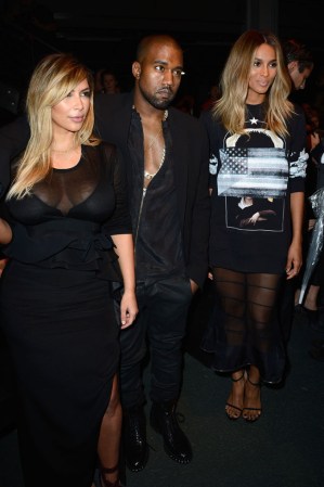 Y aunque las revistas del corazón aseguran que su noviazgo está en picada, Kim y Kanye parecen felices.