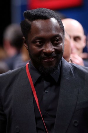 El rapero Will.i.am, de Black Eyed Peas, fue uno de los asistentes al debate como espectador.