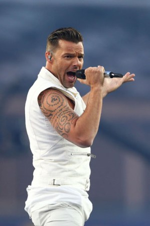 Ricky Martin, el sencillo "Adrenalina", de Wisin, donde el boricua participó junto con Jennifer López ocupó rápidamente la posición no. 1 en las listas de Billboard.