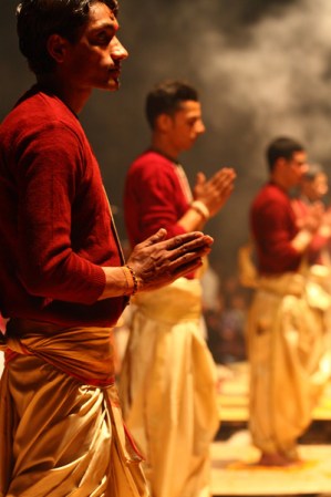 El karma es una creencia central en las doctrinas del budismo, el hinduismo, el yainismo, el ayyavazhi y el espiritismo.