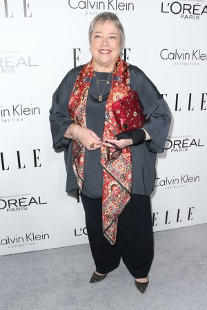Acriz Kathy Bates.