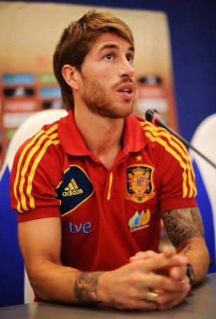 Sergio Ramos hace subir la temperatura del campo.