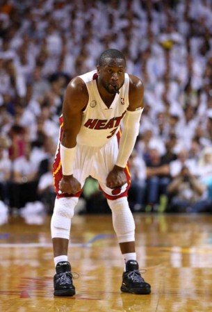El Heat de Miami derrota espectacularmente a los Peacers de Indiana en tiempo extra 103-102 con soberbia canasta de Lebron James.