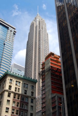 American International Building: También conocido como y ubicado en “70 Pine St”, Nueva York. Cuenta con un estilo gótico, y fue el último rascacielos construido en Manhattan antes de la segunda guerra mundial, entre 1931 y 1932.