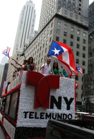 Miles de boricuas acapararon las calles de la Quinta Avenida de Nueva York, donde celebraron unidos y por todo lo alto el orgullo puertorriqueño.