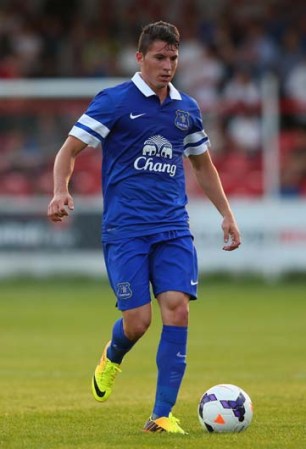 Bryan Josué Oviedo Jiménez, de Costa Rica, juega para el Everton.