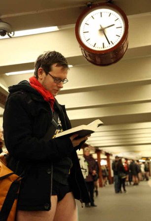 Ciudades del mundo celebran la quinta edición del día sin pantalones en el metro.
