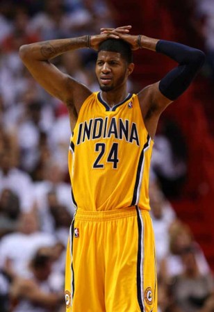 El Heat de Miami derrota espectacularmente a los Peacers de Indiana en tiempo extra 103-102 con soberbia canasta de Lebron James.