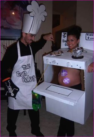Otro disfraz de humor negro: ¨baby in the oven¨, que es como se suele decir en Estados Unidos que hay un bebé en camino.