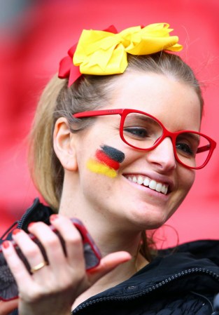 La fiesta del mundial es color, baile y bellezas. Aquí las fans más bellas de este mundial 2014.