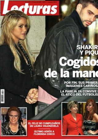 En febrero de 2011, un mes después de que anunciara su ruptura con Antonio de la Rúa, quien fuera su pareja por 11 años, Shakira fue captada agarrada de manos con Piqué a la salida de un restaurante en Barcelona.