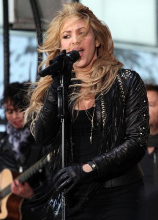 La estrella colombiana retorna por todo alto a los escenarios ante el lanzamiento de su nuevo disco, y tras convertirse en madre. Presentación de Shakira en el show “Today” en la Plaza Rockefeller de Nueva York.