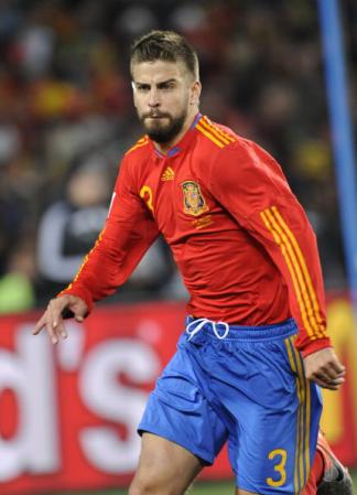 En el 2010 en la Copa del Mundo de Sudáfrica, el cabello del novio de Shakira luce corto pero muy encantador.