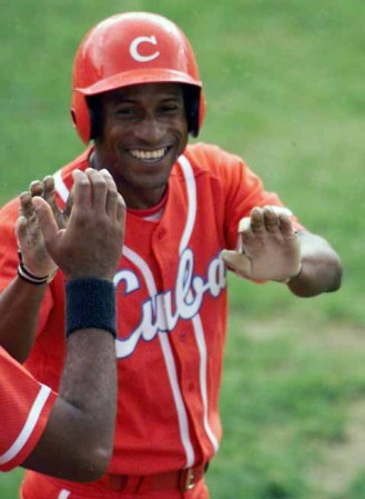 Luis Ulacia, torpedero de los equipos camagüeyanos, obtuvo tres lideratos de bateo en la Serie Nacional cubana e integró el equipo Cuba en contadas ocasiones.