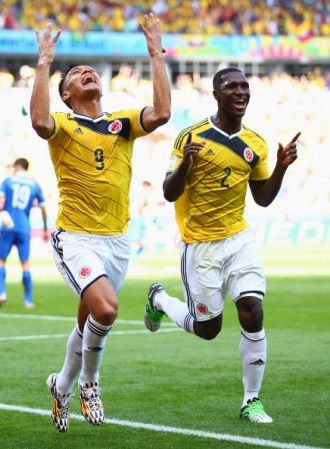 Con un tempranero gol del lateral Pablo Armero, y los siguientes de Teófilo Gutiérrez y James Rodríguez, el conjunto cafetero se impuso a los helénicos en el estadio Mineirao en la apertura del grupo C, que más tarde completarán Costa de Marfil y Japón.