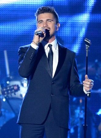 Con ocho canciones en la cima de las listas Billboard Hot Latin Songs, Juanes llegó a convertirse en el artista de la música latina más importante a principios del siglo XXI.