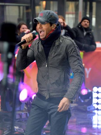 A pesar de las bajas temperaturas de la Gran Manzana, el cantante no descuidó su look habitual y estaba muy sexy.