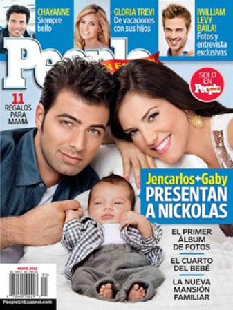 La actriz Gaby Espino presenta a su hijo Nickolas, nacido el 12 de febrero de 2012 y fruto de su relación con el actor y cantante Jencarlos Canela. La venezolana tiene una hija de una relación anterior con el actor Cristóbal Landeren.