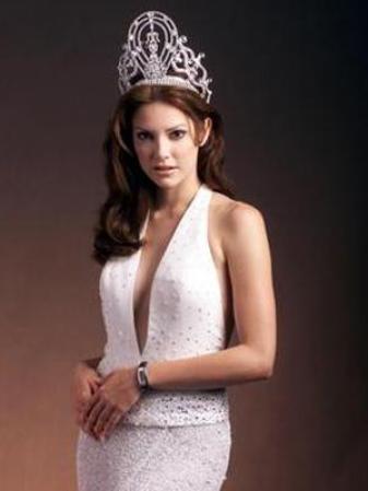 Miss Universo 2001 - Denise M. Quiñones de Puerto Rico