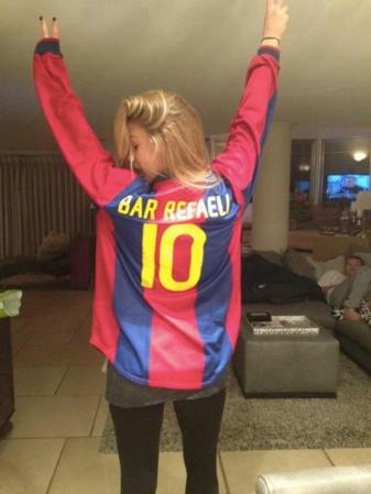 Bar Refaeli: la modelo que revoluciona el Camp Nou.