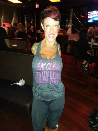 Barbie Thomas, la culturista sin brazos, todo un ejemplo de superación.